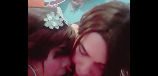  Transexual dando una rika mamada de verga